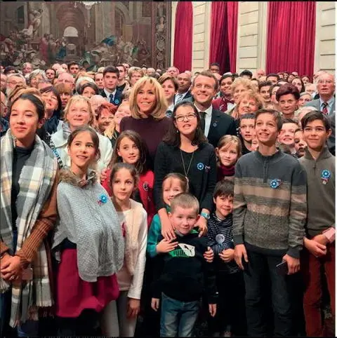 Pour leur premier 11 Novembre à lÉlysée les Macron accueillaient au Palais - фото 11