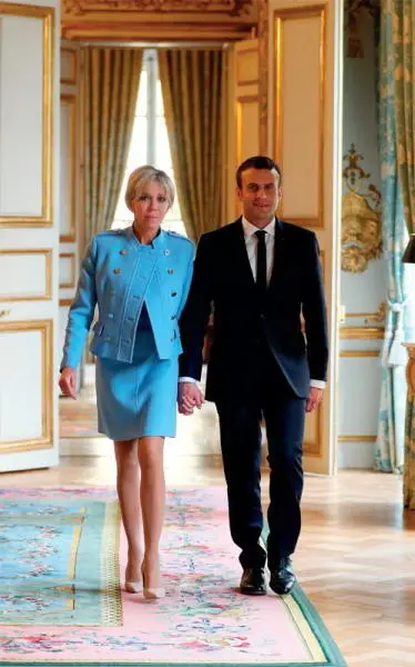 Même arrivés à lÉlysée les Macron nont pas cessé dêtre En Marche Les - фото 18