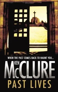 Ken McClure Past Lives обложка книги