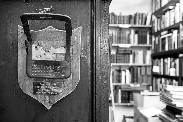 Октябрь Снобы гоняющиеся за первыми изданиями попадались гораздо чаще чем - фото 6