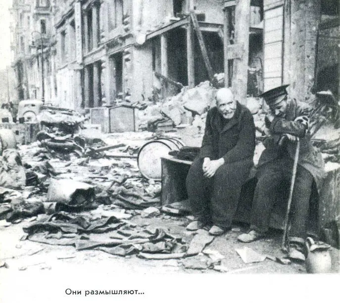 В доме где был расположен штаб корпуса я застал только дежурного который - фото 28