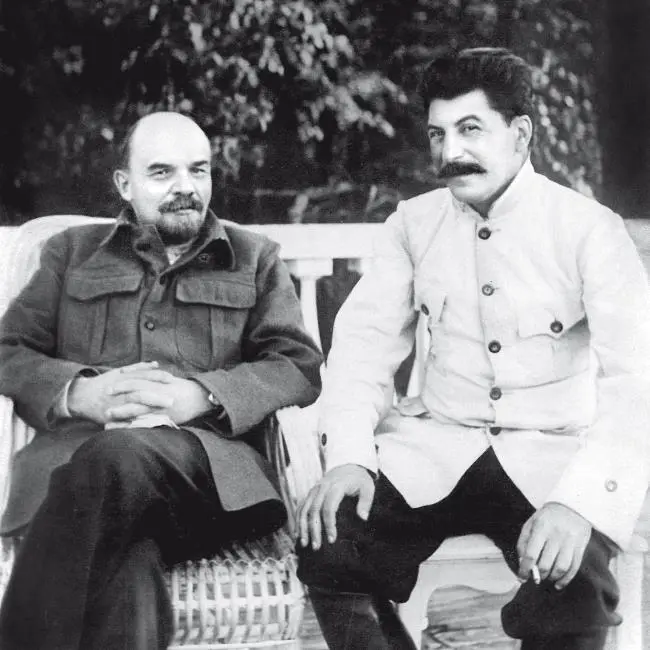 ВИ Ленин и ИВ Сталин в Горках 1922 г Уход Ленина 87 с Титульный - фото 5
