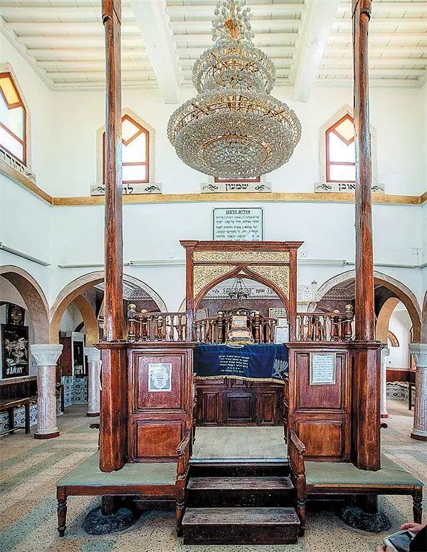 Одна из синагог на острове Джерба Тунис Свитки Торы в старейшей синагоге - фото 32