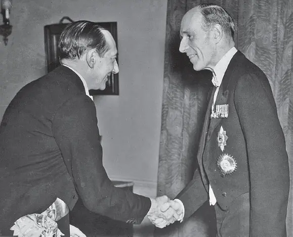 С полковником Беком Лондон весна 1939 г С Алеком Кэдоганом и Рэбом - фото 20