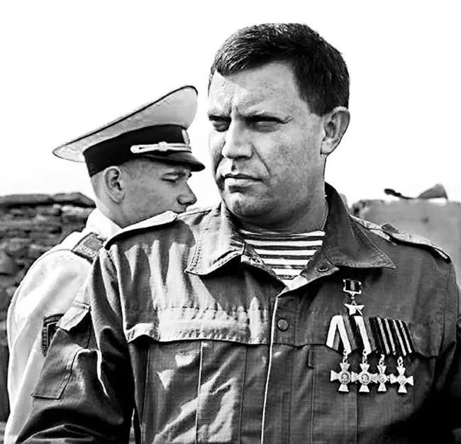 СаурМогила Сентябрь 2016 Слева Фото сделано через несколько минут после - фото 2