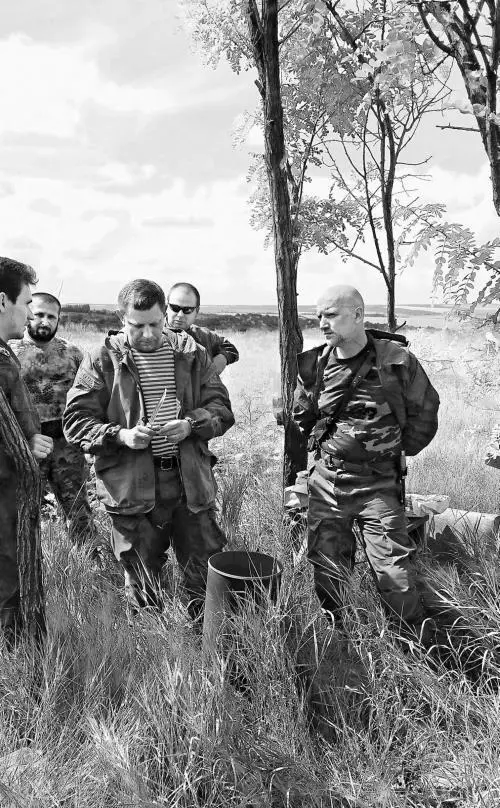 Слева направо Виктор Яценко Захарченко Прилепин Захар Прилепин и Моторола - фото 8