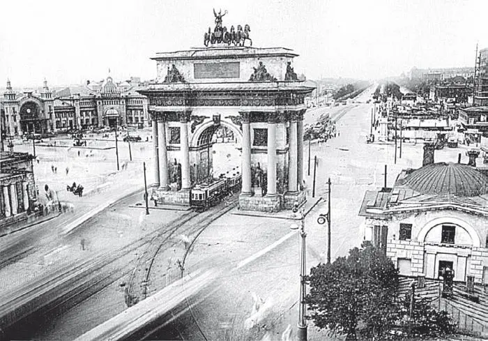 Триумфальные ворота у Тверской заставы Фото Начало 1930х Слева в глубине - фото 214