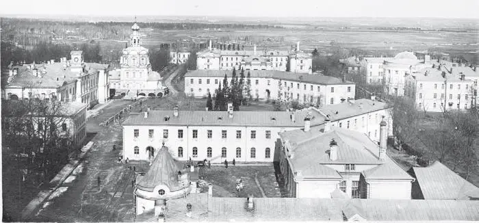 Панорама Петровской академии Фото 1915 Слева главный дом и церковь Петра и - фото 293