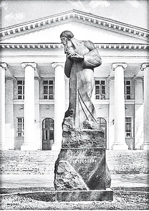 Памятник Достоевскому перед Мариинской больницей Старое фото Часть I - фото 297