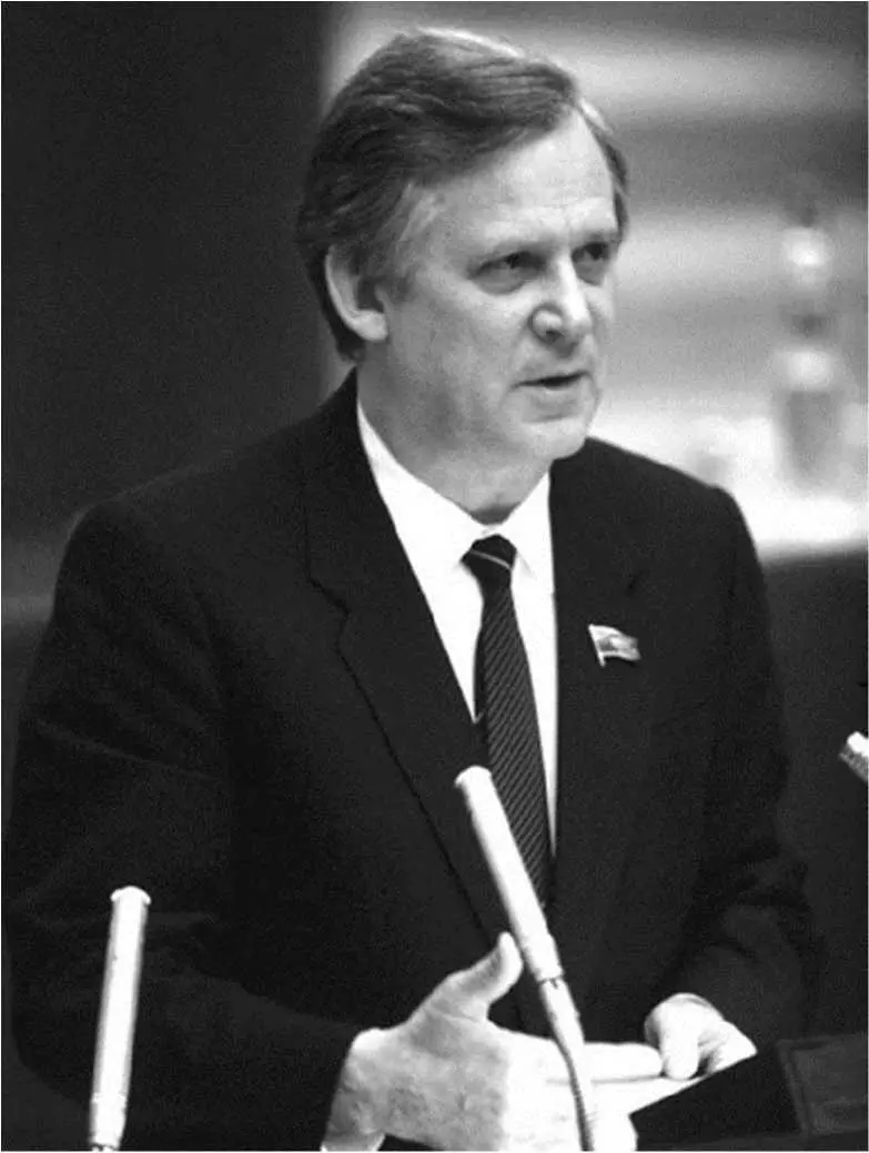 Тяжелые раздумья о судьбе страны 1990 г Вы еще вспомните наше - фото 16