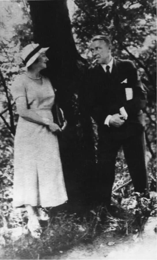 Елена Булгакова и Михаил Булгаков 1934 г Киев НИОР РГБ Ф 562 К 63 Д - фото 17