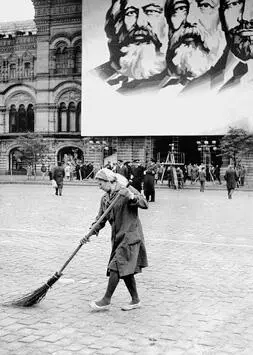 На Красной площади 1980е гг Фото Юрий Барыкин Архив Президентского центра - фото 13