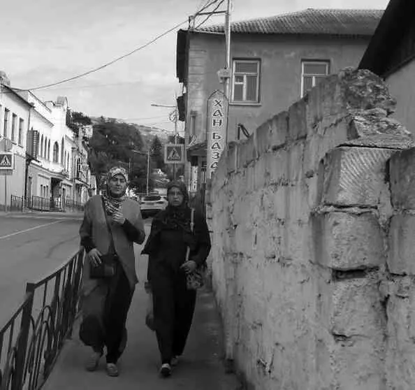 В Крыму также без проблем действует множество мечетей однако в отличие от - фото 11