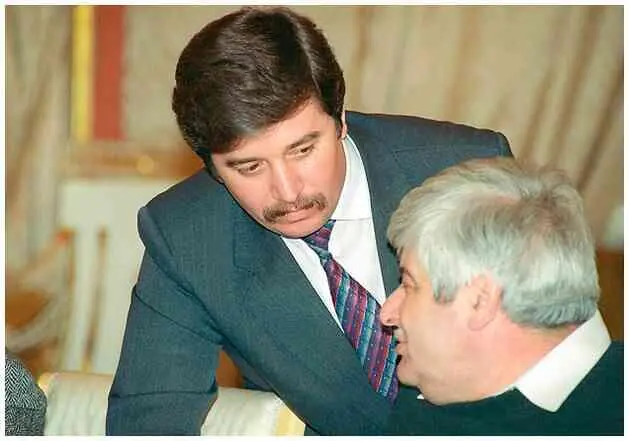 Мы с членом Президентского совета Гавриилом Поповым в Кремле в 1992 году С - фото 31