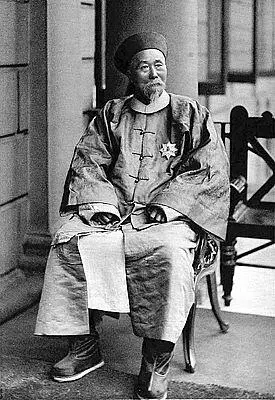 Цинский сановник Ли Хунчжан Сжимая объятья 1877 г Кто усто - фото 17