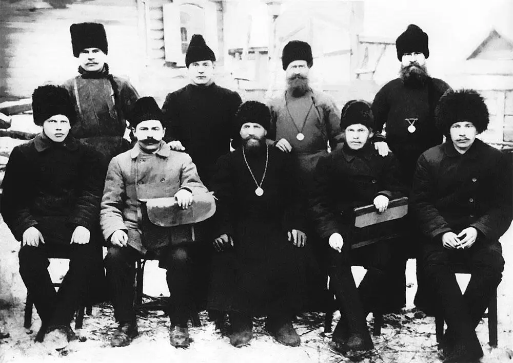 Фотография 1865 г Эти люди занимались распределением земли в соответствии с - фото 2