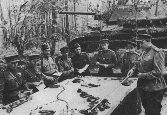 Воронежский фронт На командирских занятиях 1943 г НФ Ватутин в дни - фото 14