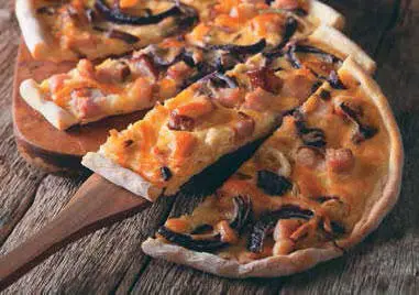 Пирог популярный в эльзасской и немецкой кухнях Тарт фламбе это плоский - фото 97