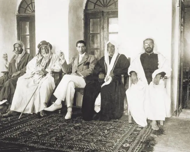 Жак Картье с шейхами Бахрейна Манама 1912 год В первой половине XX века Жак - фото 39