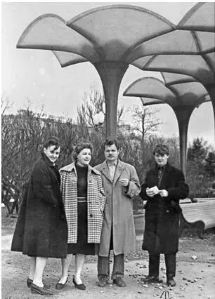 На съёмках в Ялте 1961 г Справа налево С Никоненко МИ Пуговкин с - фото 32