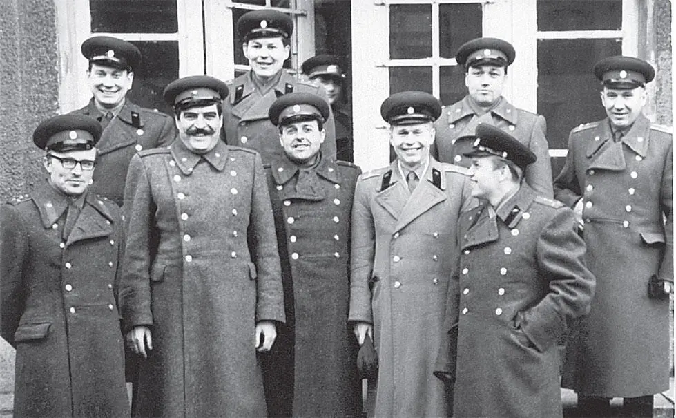 В воинской части Среди однополчан Белгород 1985 Длинней чем жизнь дороги - фото 12