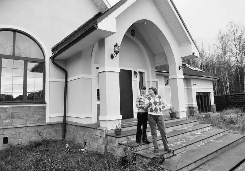 Елена с дочкой Светой Август 2017 Эдуард Николаевич с дочкой Ирой На - фото 47