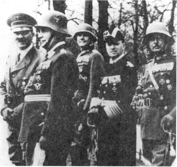 Участники парада 1937 года вместе с фюрером Немецкие солдаты сносят - фото 8