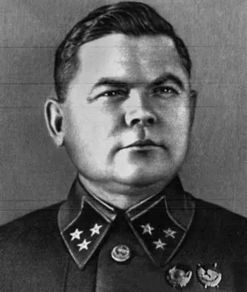 Начальник штаба СевероЗападного фронта генераллейтенант Н Ф Ватутин 1941 - фото 38