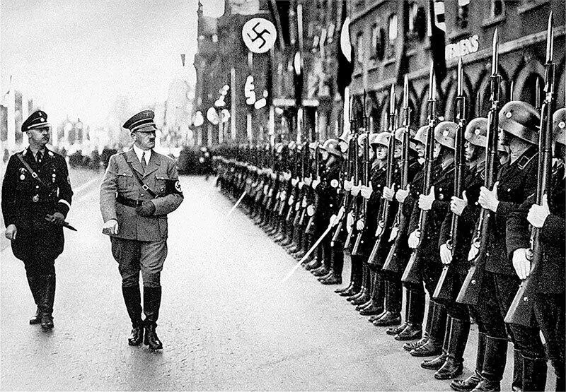 А Гитлер и Г Гиммлер в Нюрнберге 1935 г А Гитлер с Г Герингом его - фото 33