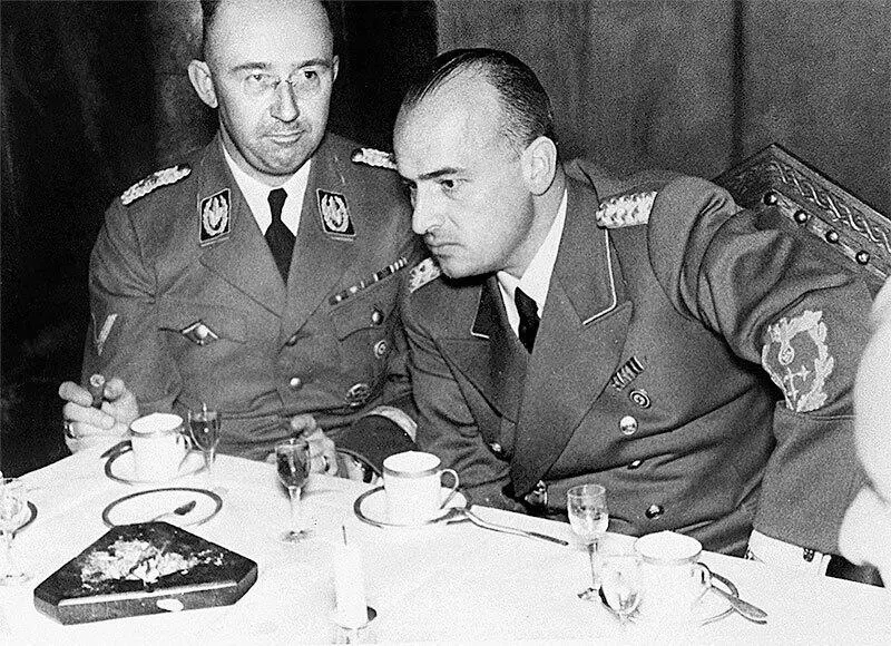 Г Гиммлер и генералгубернатор Г Франк 1940 г Гиммлер и Эйхман в разгар - фото 36