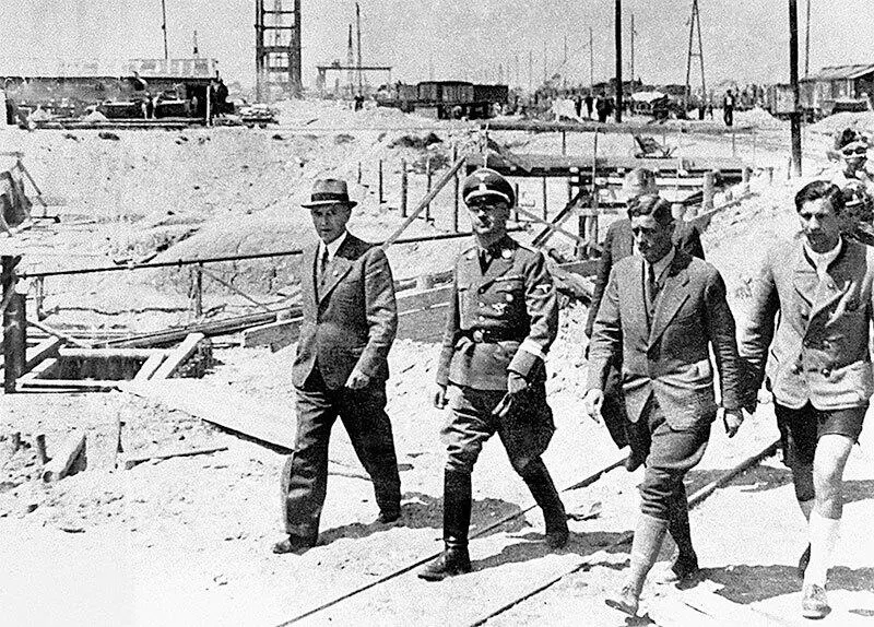 Г Гиммлер на строительстве завода Буна и лагеря АушвицМоновиц 17 июля 1942 - фото 39