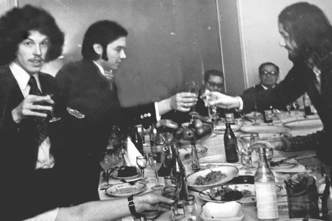 Андрей Макаревич Сергей Кавагое и Алик Микоян 1972 год В 50е отмотав - фото 29
