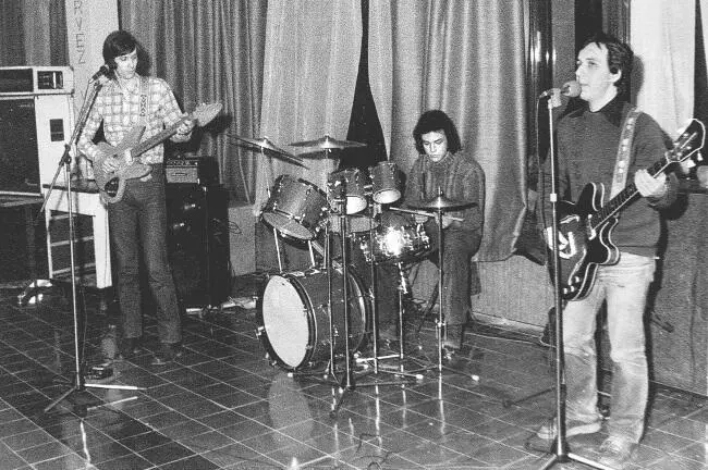 Осень 1980 Группа без названия и без Романова Самое смешное что Андрей - фото 68