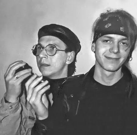 ВНАЧАЛЕ И ПОТОМ АНДРЕЙ САПУНОВ и АНДРЕЙ КОБЗОН Хотя ударная кладка с - фото 142