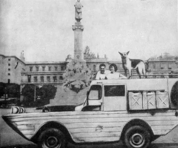 Перед памятником Христофору Колумбу в БуэносАйресе Магазины не закрывались - фото 77