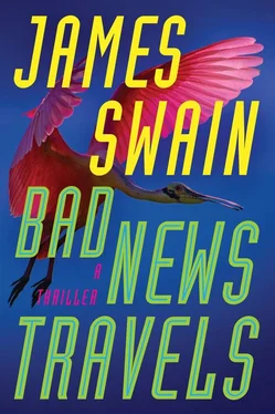 James Swain Bad News Travels обложка книги