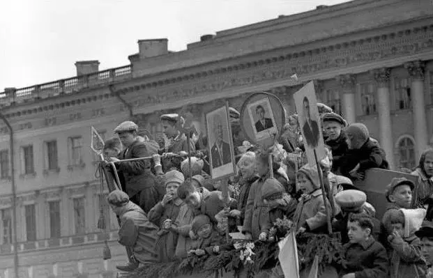1964 1е мая Печать с негатива Скульптура Парк Победы Печать с негатива - фото 5