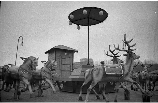 1971 Пустые карусели Парк Победы Печать с негатива Февраль 1971 г К - фото 12