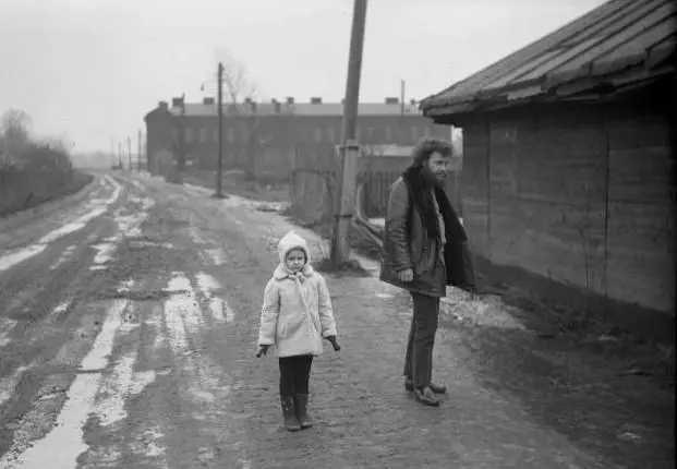 1971 г К Кузьминский с дочерью Юлей Печать с негатива 1971 Л Богданов - фото 13