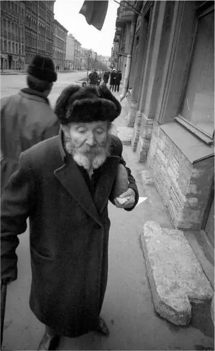 1972 Старик с хлебом Печать с негатива 1972 Горящий натюрморт Печать с - фото 19