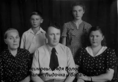 Наибольшее впечатление на него произвел туалет как же так через дырку всё - фото 13