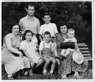 1953г Корсунские тетя Киля мамина сестра её муж дядя Сёма сын - фото 14