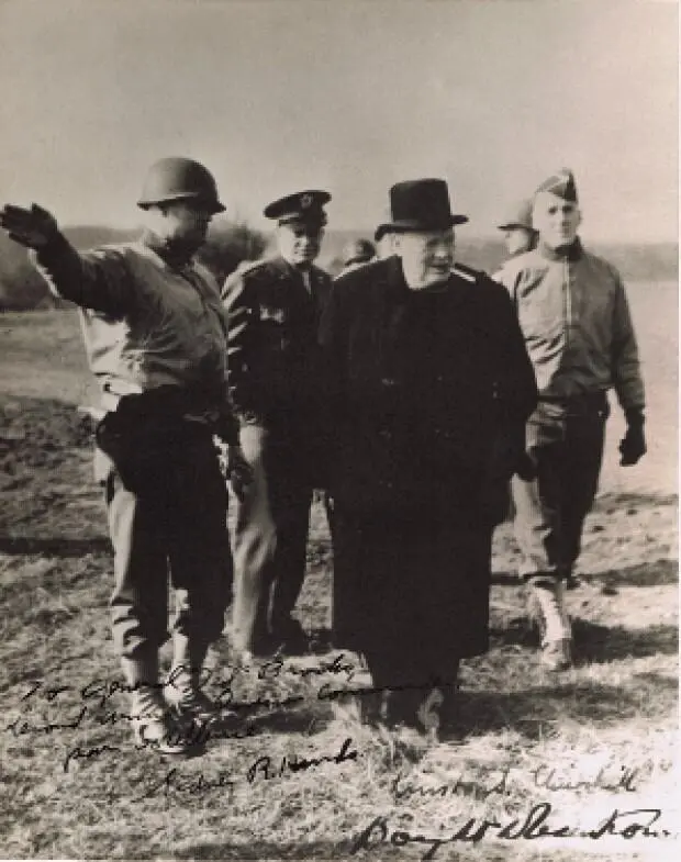 Уинстон Черчилль инспектирует подготовку войск союзников к высадке в Нормандии - фото 5