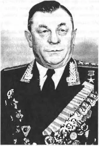 Василий Иванович Вознюк Сам разбирает все склоки и кляузы Сам придумывает - фото 89
