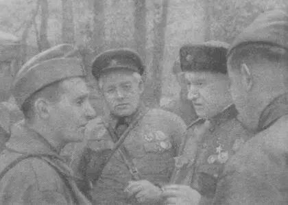 Партизанские командиры Герой Советского Союза А Н Сабуров и Н В Таратуто - фото 17