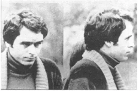 Снимок полицейского наблюдения Теда Банди сделанный осенью 1975 года Он был - фото 26