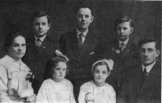 Андрей Кондратьевич Чумак с семьей в Америке Русский отдел Социалистической - фото 14