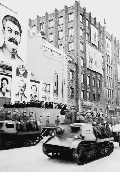 Военный парад 7 ноября 1940 г в Таллине РГАСПИ Рижский процесс 1946 г - фото 29