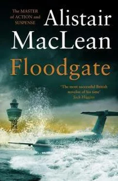 Алистер Маклин Floodgate обложка книги