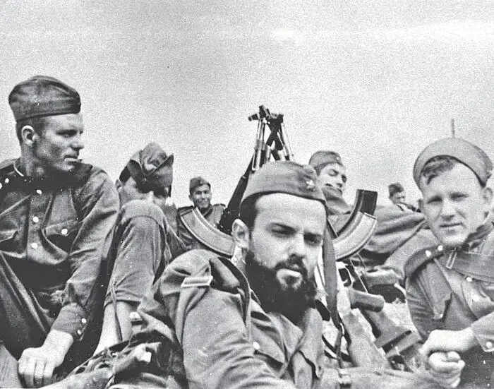 На военных сборах Середина 1950х гг С будущей женой Натальей Григоренко - фото 7